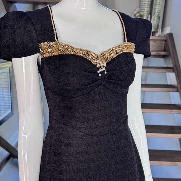 New 🌙 Chic Black and Gold Mini Dress - Picture 5 of 16